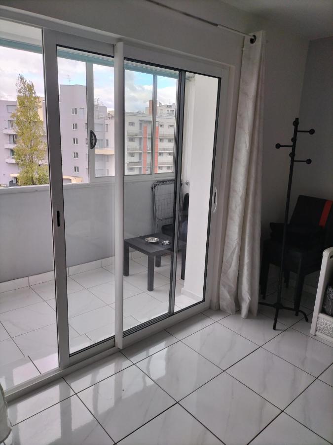 Jolie Appartement Proche Tramway Vénissieux Exterior photo