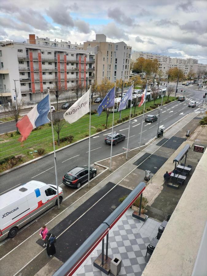 Jolie Appartement Proche Tramway Vénissieux Exterior photo