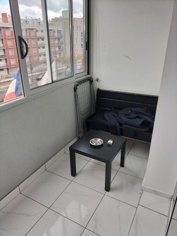 Jolie Appartement Proche Tramway Vénissieux Exterior photo