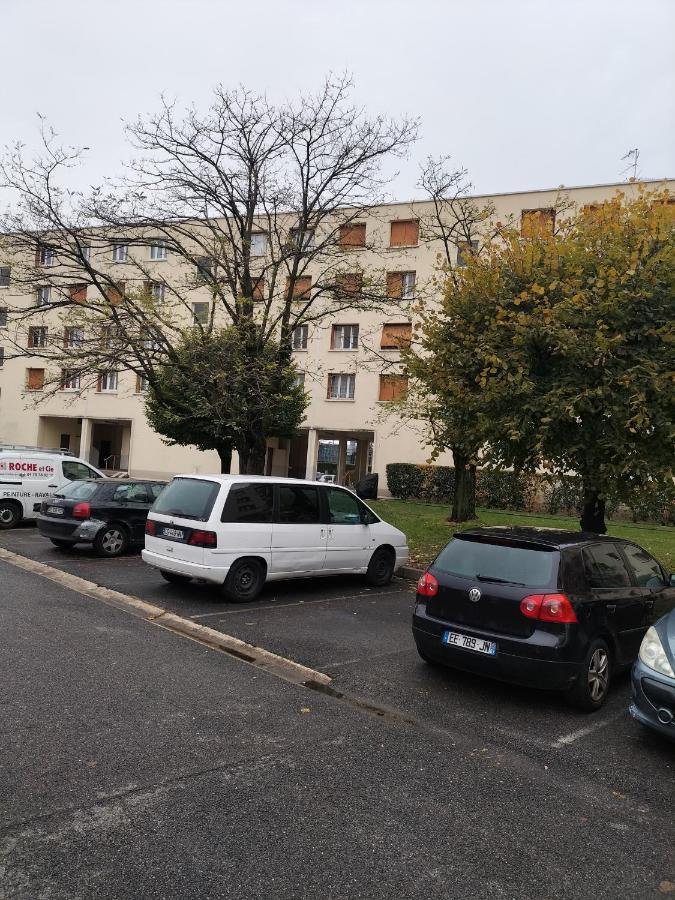 Jolie Appartement Proche Tramway Vénissieux Exterior photo